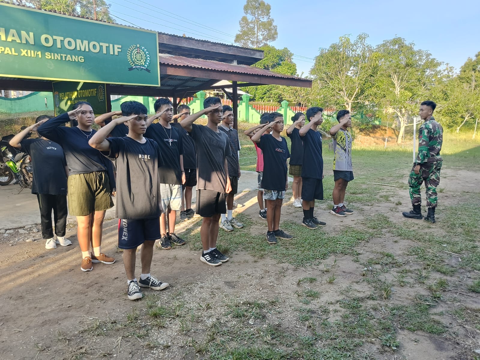 Tingkatkan Ketangkasan Remaja Rumah Singgah, Satgas Yonzipur 5/ABW Melatih PBB dan Menari