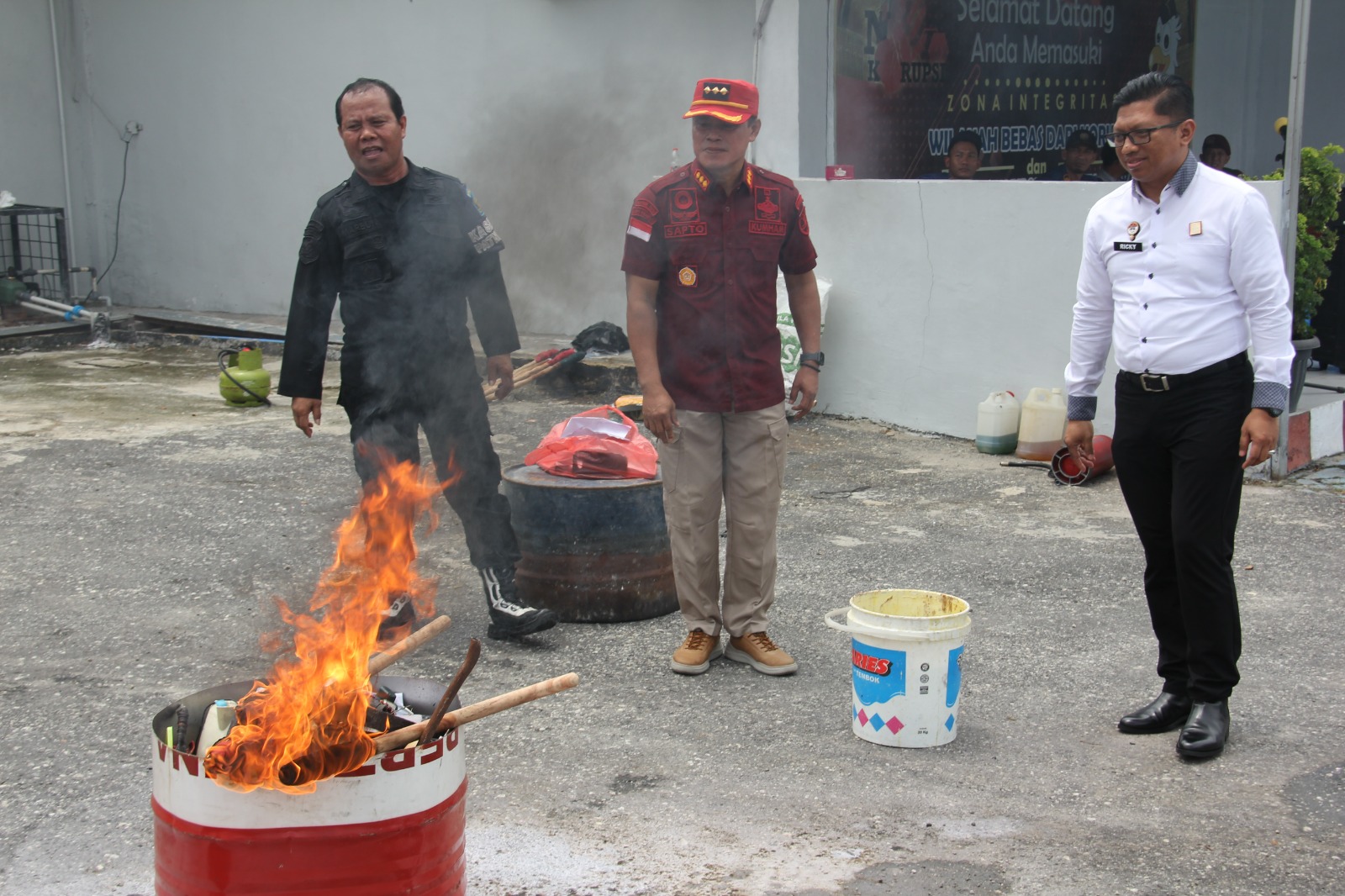 Wujudkan Zero Halinar, Lapas Pekanbaru Laksanakan Pemusnahan Barang Bukti Hasil Razia