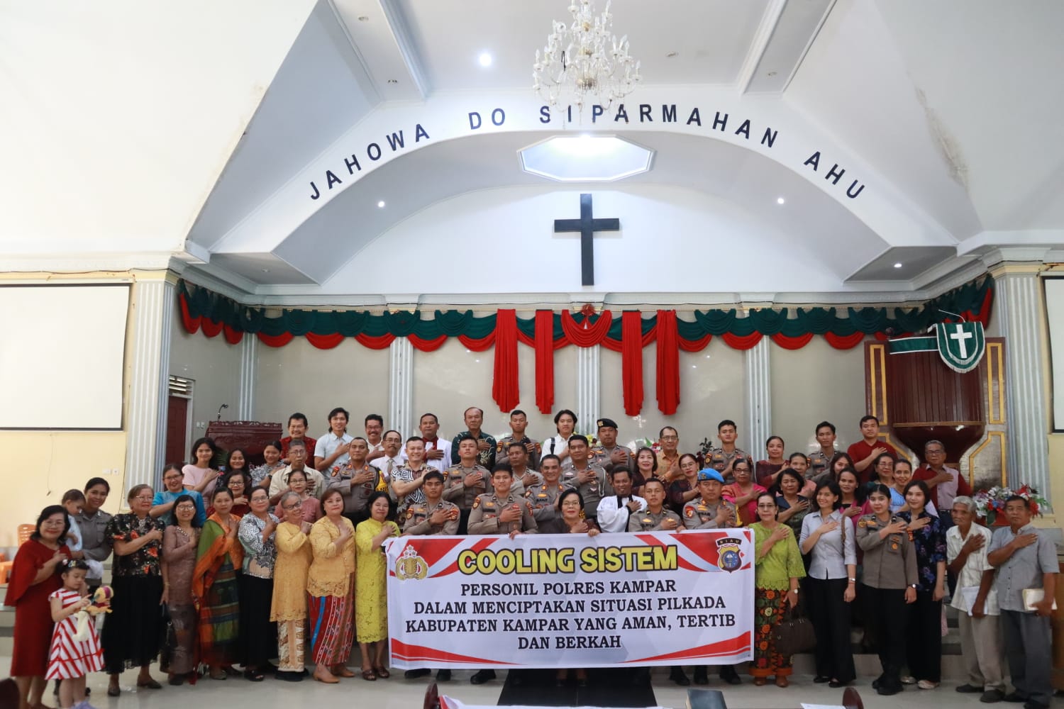 Kabag Log Polres Kampar Cooling System di Gereja, Jamaah Dihimbau Untuk Wujudkan Pilkada Damai