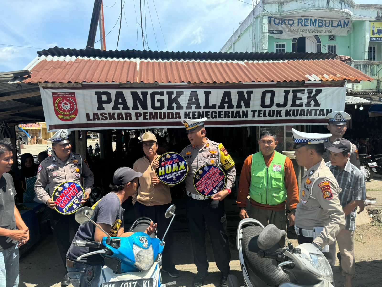 Satgas Kamseltibcarlantas Polres Kuansing Gelar Cooling System Pilkada Damai 2024 di Pangkalan Ojek Laskar Pemuda Kenegrian Teluk Kuantan