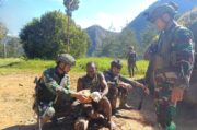 Satgas Yonif 323 Laksanakan Komsos ke Pedalaman Papua Untuk Dengar Keluhan Masyarakat