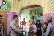 Peduli, Sat Binmas Polres Kampar Bantu Keluarga Korban Kecelakaan