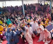 Demi Bertemu Asri Ludin Tambunan dan M Boby Afif Nasution Rombongan Ibu-Ibu Rela Turuni Bukit
