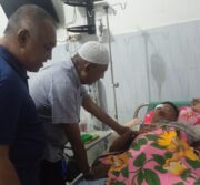 KH.Mustafa Bakri dan H.Harun Mustafa Besuk Ketua PPM Madina di RSU