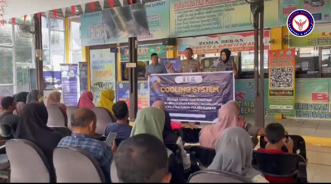 Satlantas Polres Kampar Sampaikan Pesan Cooling System Pilkada Damai 2024 dan Kamseltibcarlantas