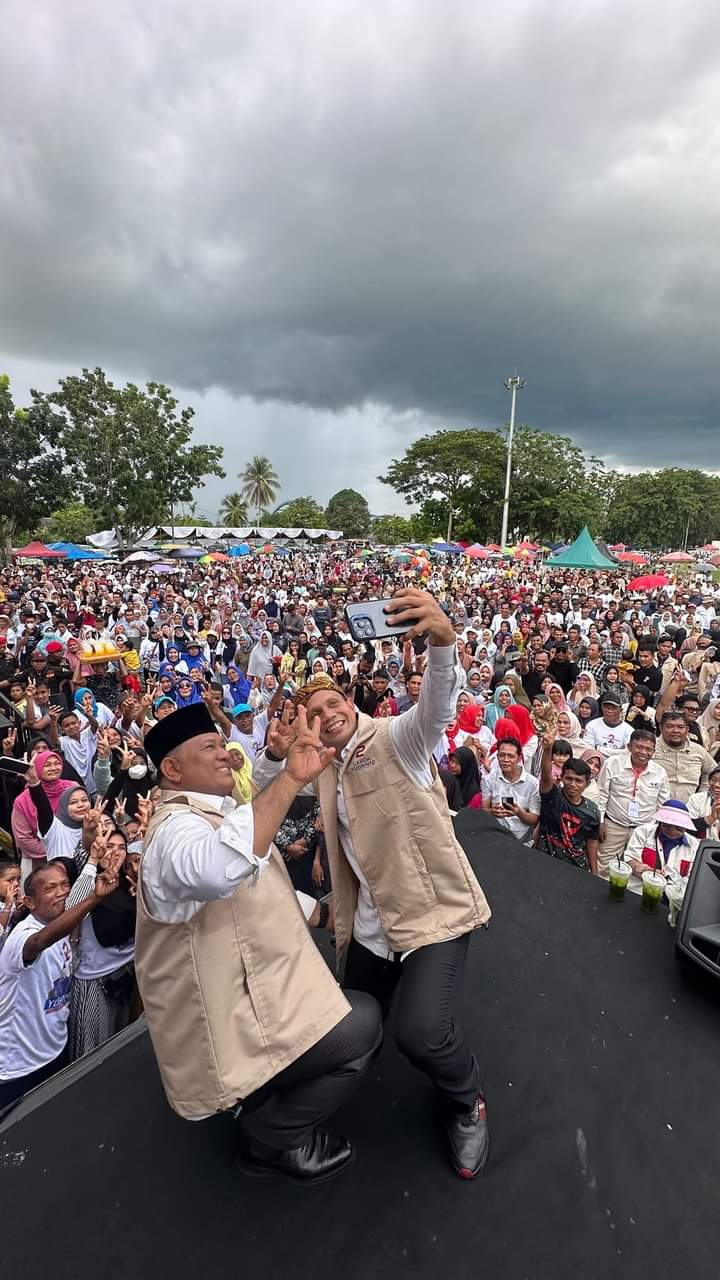 Warga Hadiri Kampanye Akbar H. Yusri dan H. Rinto Pramono untuk Pilkada Kampar 2024-2029