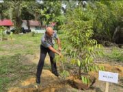 Dukung Program Ketahanan Pangan Nasional, Kalapas Pekanbaru Hadiri Penanaman 100 Bibit Durian Musang King