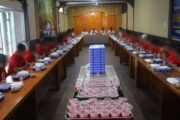 Tampil Beda, Kalapas Pekanbaru Ajak Pejabat Struktural Makan Bersama Warga Binaan Dalam Giat Sambung Rasa