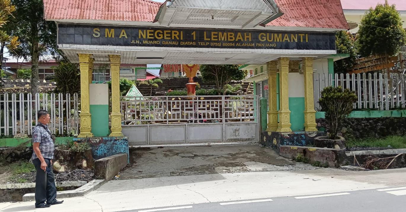 Pungutan Liar Berbentuk Komite Di Duga Sekolah SMAN 1 Lembah Gumanti Lakukan Pungli Kepada Murid