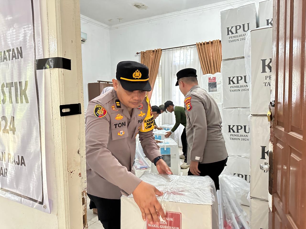 Logistik Pilkada Perhentian Raja Terdistribusi Aman, Polisi Kawal Ketat!