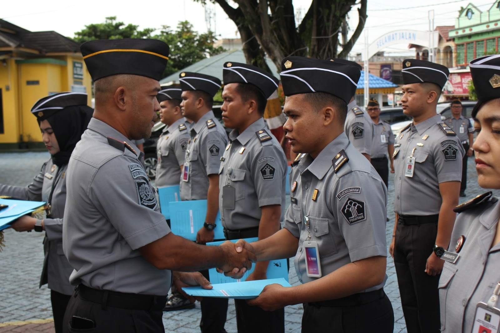 Apel Pagi dan Kenaikan Pangkat Pegawai Lapas Pekanbaru, Kalapas Sampaikan Beberapa Hal