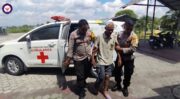 Polisi Peduli, Bhabinkamtibmas Antar Lansia Berobat dengan Ambulance, Tunjukkan Kepedulian Polri di Perhentian Raja