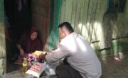Bripka Wawan Asroy Harahap, Bhabinkamtibmas yang Berbagi Kebahagiaan dalam “Jumat Berkah” di Desa Merangin