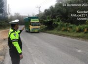 Sat Lantas Polres Kuansing Pantau Kamseltibcarlantas di Wilayah Perbatasan Dalam Rangka OPS Lilin LK 2024