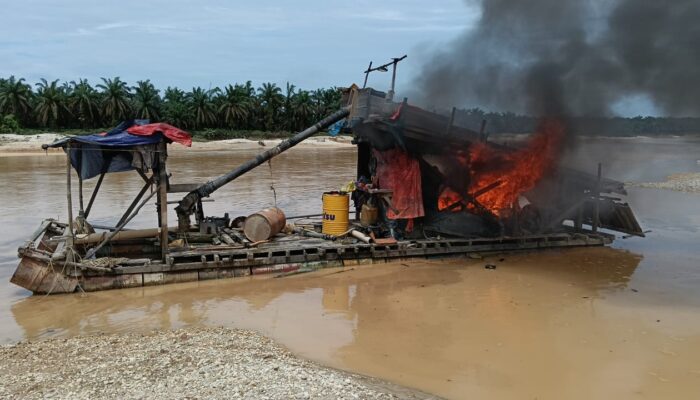 Polsek Singingi Hilir Tertibkan Penambangan Emas Tanpa Izin (PETI) di Aliran Sungai Singingi