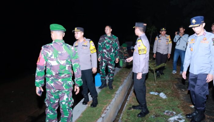 Polres Kampar Pastikan Keamanan Malam Tahun Baru di XIII Koto Kampar, Kapolres Pimpin Patroli dan Berikan Himbauan!