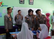Polres Kampar Bagikan Makanan Bergizi Gratis ke Siswa SD, Kapolres: “Menunya Mewah dan Bernutrisi Tinggi!”