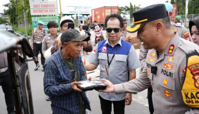 Imbauan Humanis dan Berkah di Jalan! Polres Pelabuhan Makassar Beri Perhatian untuk Pengemudi