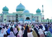 Ribuan Warga Padati Masjid Raya Annur Riau, Buka Puasa Bersama Gubri dan Wagubri