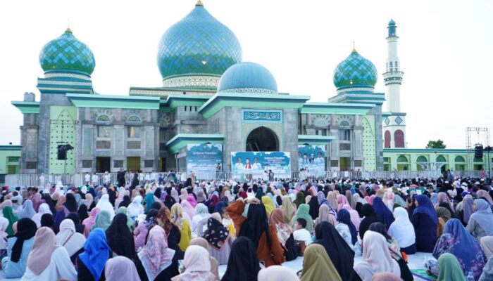 Ribuan Warga Padati Masjid Raya Annur Riau, Buka Puasa Bersama Gubri dan Wagubri