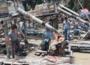 Polres Kuansing Tindak Tegas PETI di Simpang Cuko, Empat Rakit Dimusnahkan