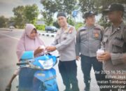 Polsek Tambang Bagikan Takjil Gratis, Tunjukkan Kepedulian di Bulan Ramadan!