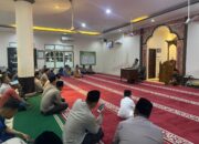 Personel Polres Kampar Ikut Sholat Tarawih di Masjid Ubudiyah Bangkinang Kota, Jaga Keamanan dan Wujudkan Ramadan yang Damai!