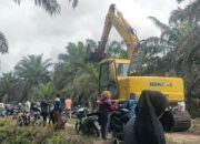 Ratusan Petani Dari Desa Pantai Raja dan Bangun Sari, Kompak Usir dan Tahan Alat Berat Milik Hanafi Cs