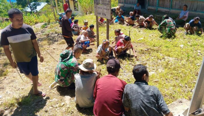 Satgas Pamtas RI-RDTL Yonarhanud 15/DBY Gelar Karya Bakti Bersama Warga Desa Nilulat