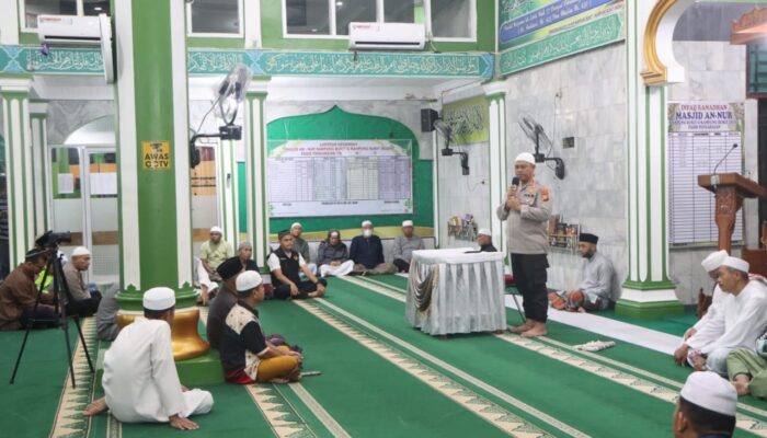 Kapolres Rohul Sampaikan Pesan Kamtibmas: “Mudik Aman, Keluarga Nyaman” di Masjid Al-Jami’