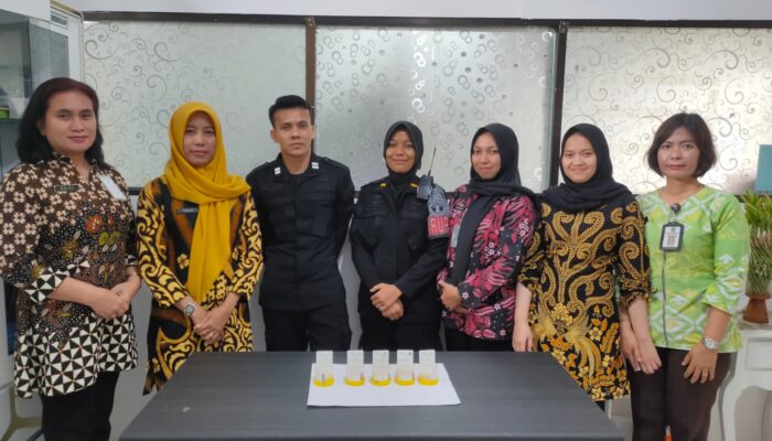 Tes Urine Rutin Pegawai dan WBP di Lapas Perempuan Pekanbaru