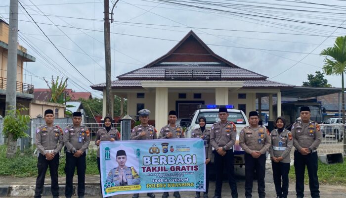 Sat Lantas Polres Kuansing Gelar Ramadhan Berkah Berbagi Takjil Untuk Masyarakat