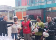 Pemred Dewa Nusantara, Dewa Napitupulu Rangkul Para Awak Media Berbagi Takjil Di Bulan Ramadhan