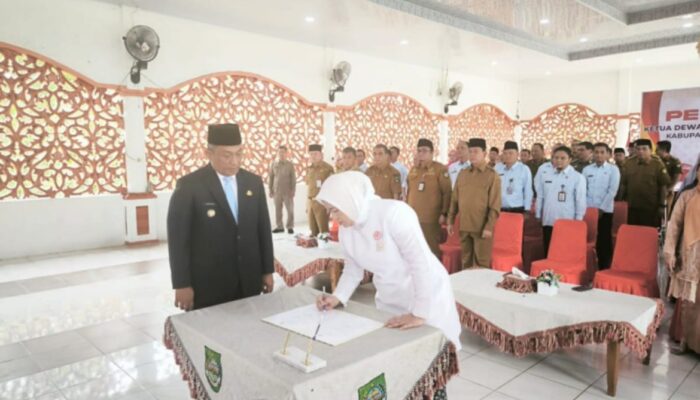Dr. Yeni Dwi Putri Anton Resmi Dilantik Sebagai Ketua Dekranasda Rokan Hulu 2025-2030
