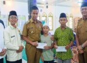 Bupati Kampar Ahmad Yuzar Serahkan Santunan untuk Anak Yatim dan Du’afa di Pendopo Komplek Rumah Dinas Bupati Kampar