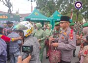 TNI-Polri Saling Bergandengan Tangan Bagikan Takjil di Bulan Ramadan, Tunjukkan Sinergitas dan Kepedulian