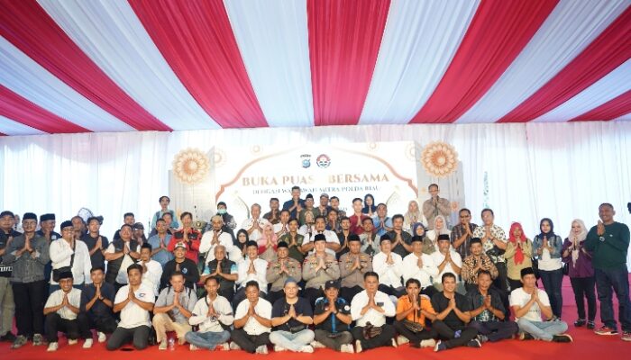Kapolda Riau Gelar Pembagian Takjil dan Buka Bersama dengan Awak Media