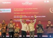 Wakil Bupati Rohil Jhony Charles dan Bank Rohil mendapat 3 penghargaan TOP BUMD AWARDS 2025 di Jakarta