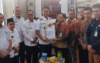 Wakil Bupati Rohil Jhony Charles menerima kunjungan KPU Rohil perihal pengembalian dana hibah sebesar 6,51 milyar rupiah