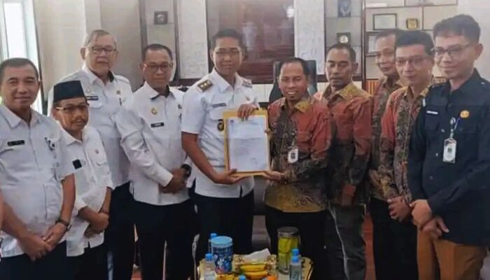 Wakil Bupati Rohil Jhony Charles menerima kunjungan KPU Rohil perihal pengembalian dana hibah sebesar 6,51 milyar rupiah