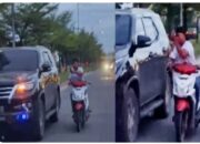 Nekat nya Seorang Pria di Pekan Baru Mengamuk, Tikam Body Mobil di Jalanan, Ternyata Ini Motif Nya