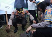 Kapolres Kampar Dukung Penanaman 1 Juta Pohon Matoa, Gaungkan “Melindungi Tuah, Menjaga Marwah” untuk Bumi Serambi Mekkah