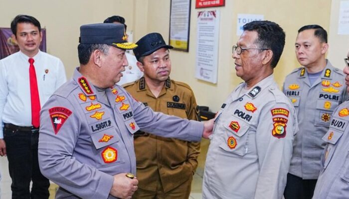 Apresiasi Personel Pemilik Pesantren Gratis, Kapolri “Perwirakan” Aiptu Jimmi