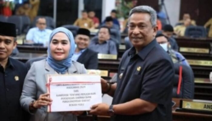 Rapat Paripurna Penyampaian LKPJ Tahun 2024 dan Ranperda Perusahaan Perseroan Daerah Bank Perekonomian Rakyat Rokan Hulu