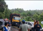 Polsek Singingi Tinjau Lokasi Longsor di Jalan Lintas Pekanbaru–Taluk Kuantan, Koordinasi Penanganan Terus Dilakukan
