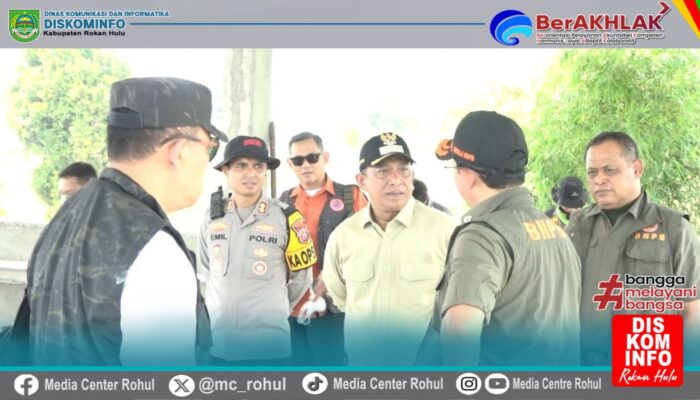 Kepala BNPB Pusat didampingi Bupati Rohul Anton Tinjau Karhutla di Cipogas, Suharyanto : pemadaman karhutla melalui modifikasi cuaca dan water Boombing lebih efektif