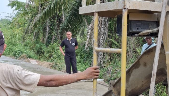 Pembangunan Berlanjut, Jalan Lingkungan di Desa Sontang Mulai Dicor