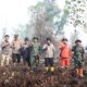 Dandim inhil Turun Langsung Pemadaman Karhutla di Bayas Jaya, 10 Hektar Lahan Terbakar