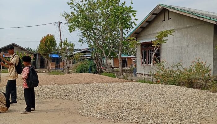 Wali Murid Keluhkan Tumpukan Pasir dan Kerikil Ganggu Latihan Lomba 17 Agustus di Sekolah