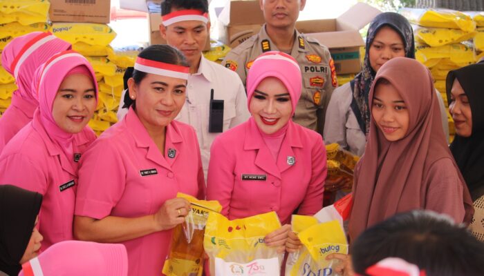 Gelar Bazar Pangan, Polres Rohul Berikan Subsidi Beras dengan Harga Paling Murah